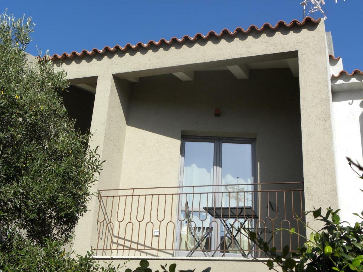 Petra Sarda Apartment San Pantaleo Exterior foto
